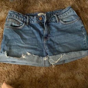 These are navy blue “dukes” (shorts)